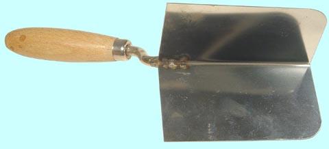 Кельма угловая наружная 80х60х60 мм с деревянной ручкой