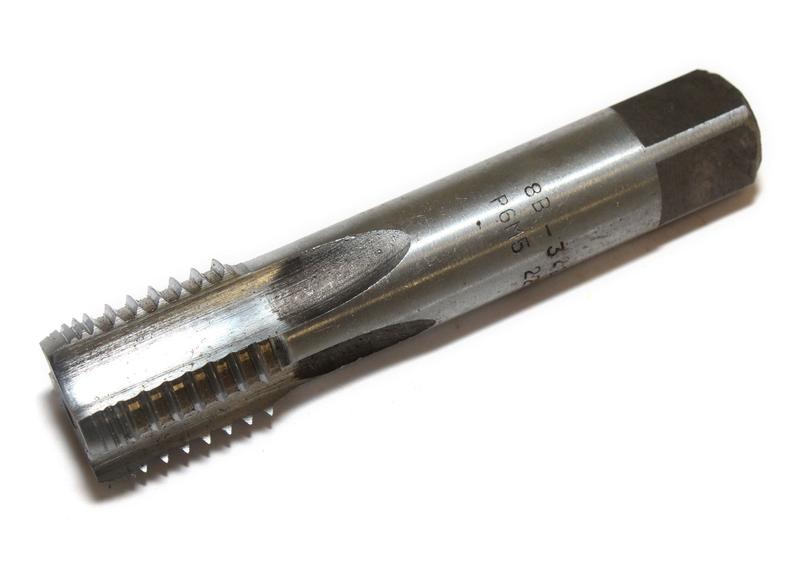 Метчик М16,0 х 1,0 м/р.Р18 с шахматным шагом