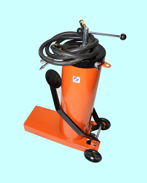 Бачок маслонагнетательный  8л с механическим ножным приводом LD-24023A "CNIC"