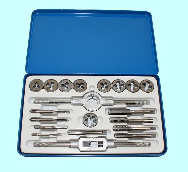 Вороток,плашкодерж-ль и по  9 метчиков и плашек М3-М12 9ХС в метал. футляре (20 поз.) SM020-1 "CNIC"