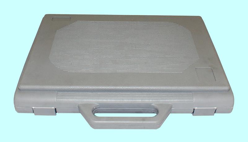 Вороток, плашкодержатель и по 20 метчиков и плашек М6-М24 в пласт.кейсе (45 позиций) "CNIC" (трещины, вмятины кейса)