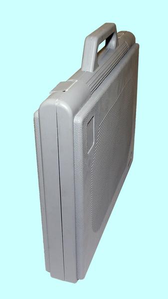 Вороток, плашкодержатель и по 20 метчиков и плашек М6-М24 в пласт.кейсе (45 позиций) "CNIC" (трещины, вмятины кейса)