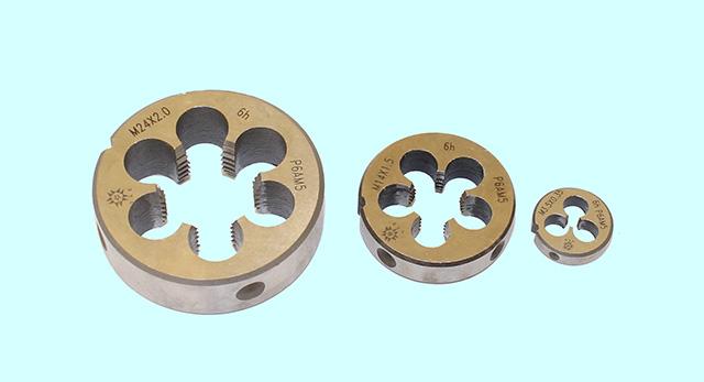 Плашка М  4,0 (0,7) dнар.20мм Р6АМ5  6h "TLX"