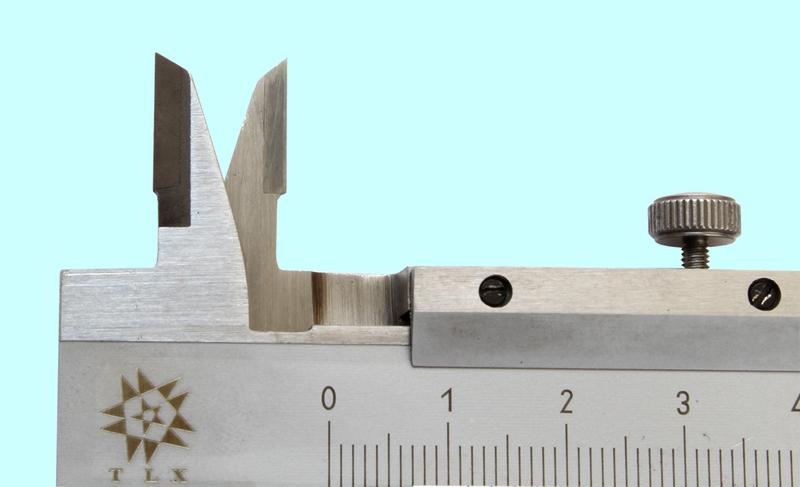 Штангенциркуль 0 - 200 ШЦТ-I (0,05) с тв.спл. губками, с глубиномером "TLX"