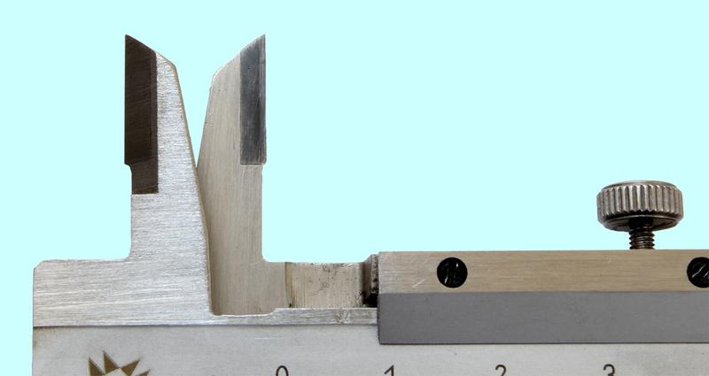 Штангенциркуль 0 - 300 ШЦТ-I (0,05) с тв.спл. губками, с глубиномером "TLX"